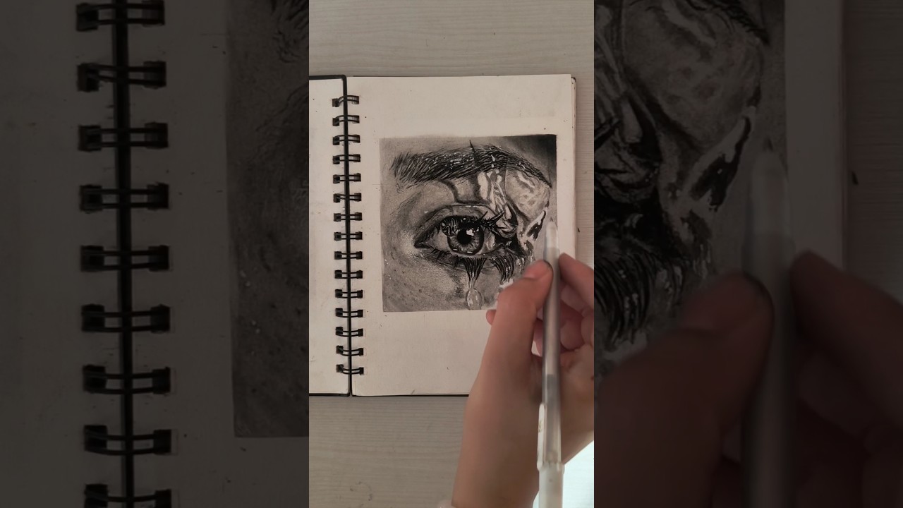 Drawing a hyperrealistic Eye - charcoal pencil 
