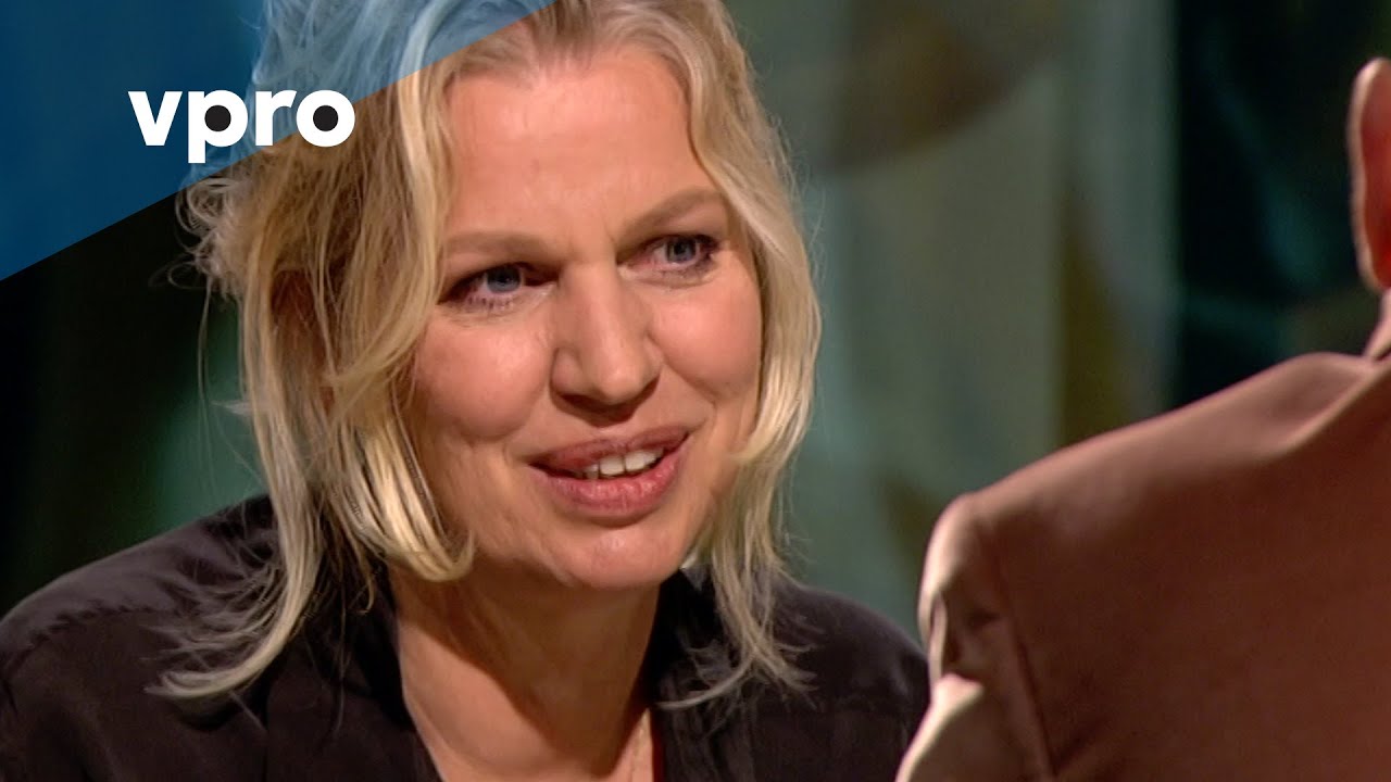 Zomergasten: Annejet van der Zijl: ‘Ik vind één leven saai’ - YouTube