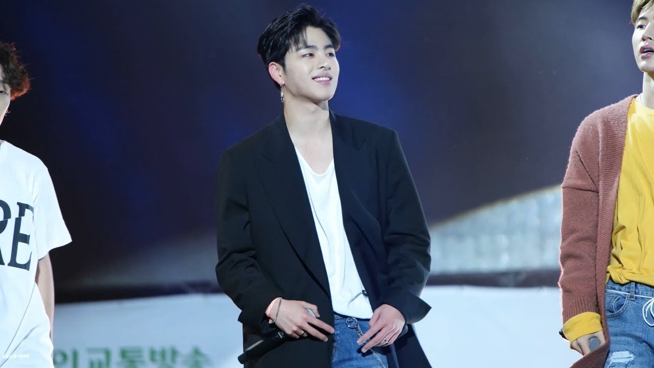 180414 함께 걷자 인천 페스타 iKON (아이콘) - BLING BLING 구준회.ver [4K]