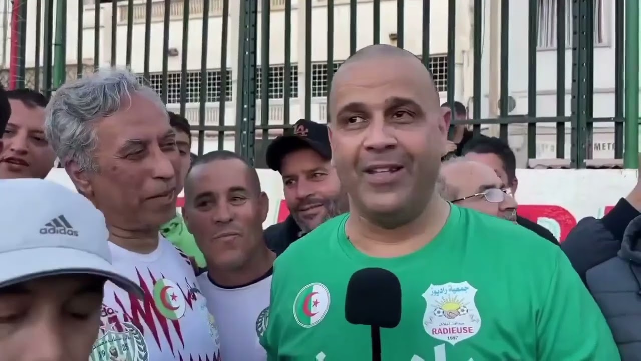 جمعية راديوز تجمع بين العالم بلقاسم حبة و النجم لخضر بلومي في مقابلة استعراضية كروية