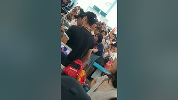 Fans surrounded zhang jike while he is leaving shenzen 2018