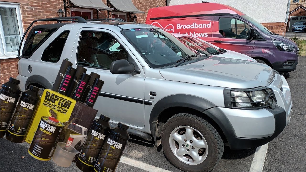 spraying the Land Rover with RAPTOR BED LINER & BLACK 3.0!! World first ...