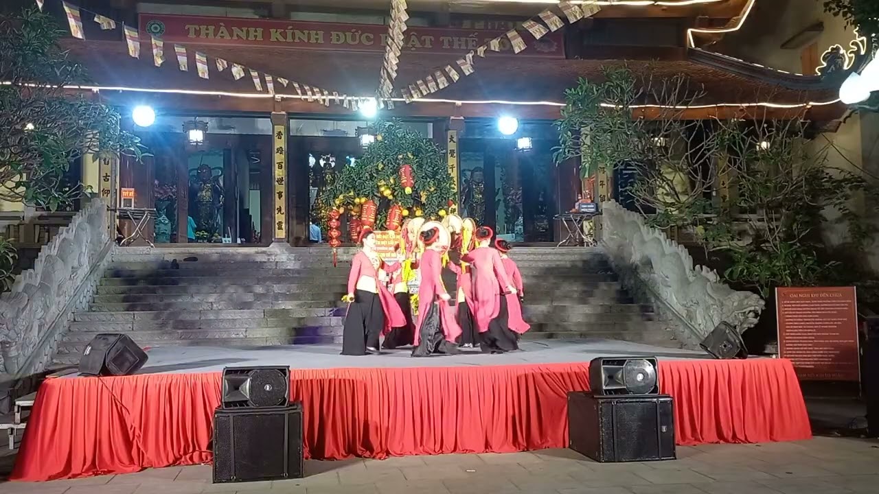 Tình quê quan họ cô giáo Thược các cháu bé vui hội thật siêu phàm