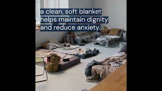 What makes fleece hospital blankets ideal for emergency response kits?
