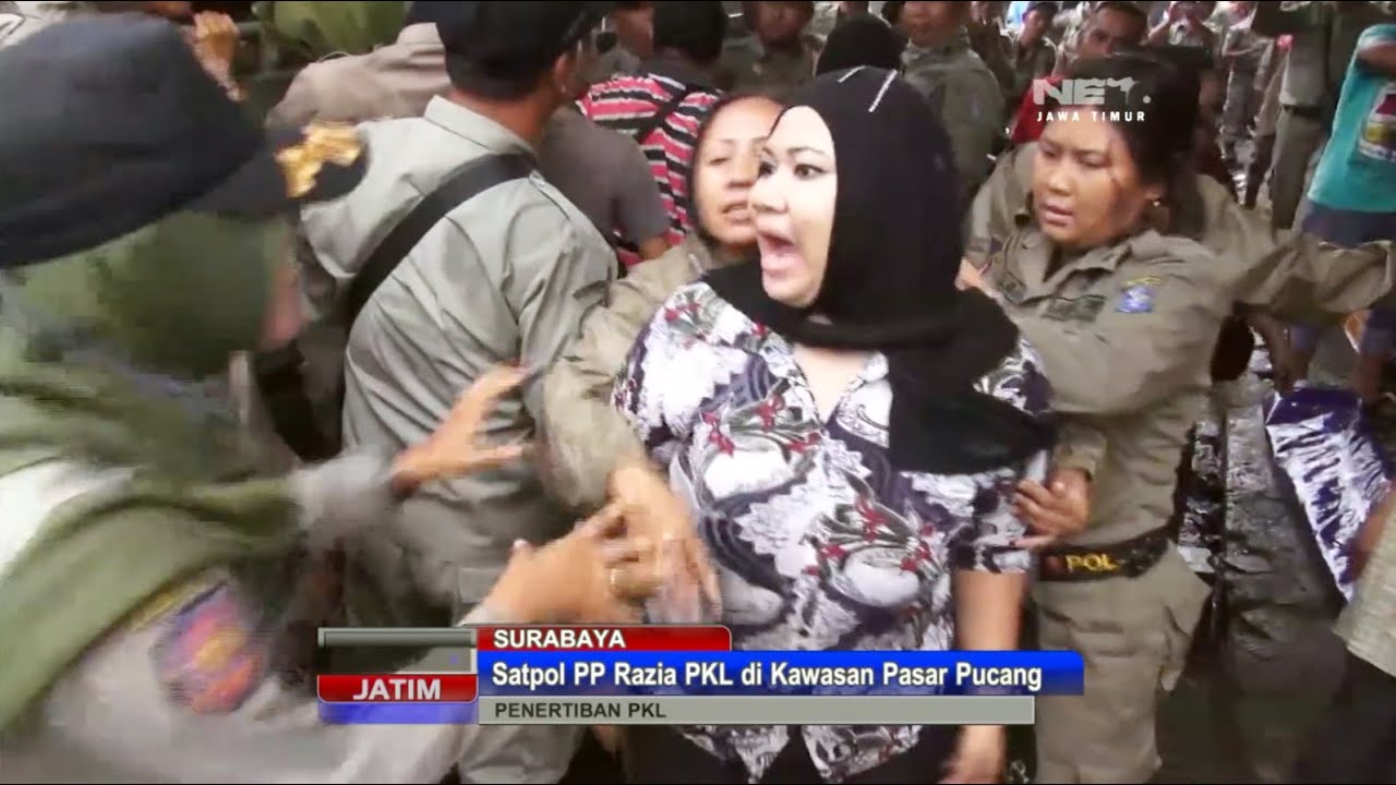 NET. JATIM - RAZIA PEDAGANG KAKI LIMA PASAR PUCANG SURABAYA