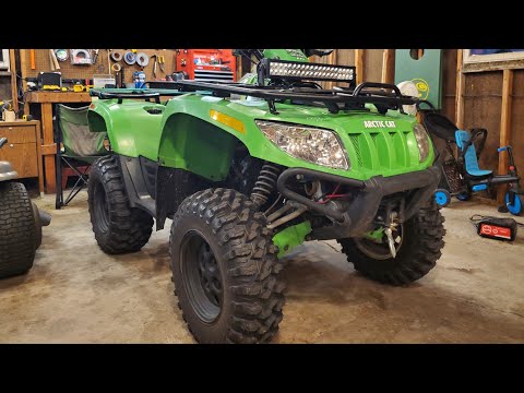 Video: Wie reinigt man einen Arctic Cat ATV Luftfilter?