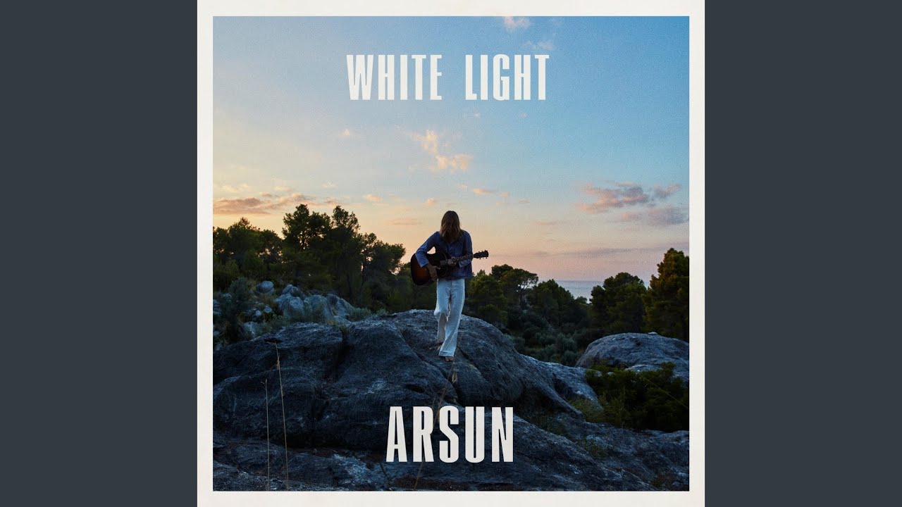 White Light adlı videoyu YouTube'da izle White Light adlı videoyu YouTube'da izle
