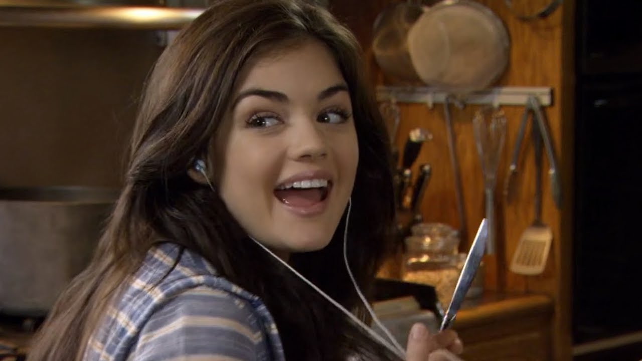 LUCY HALE SINGING IN SORORITY WARS