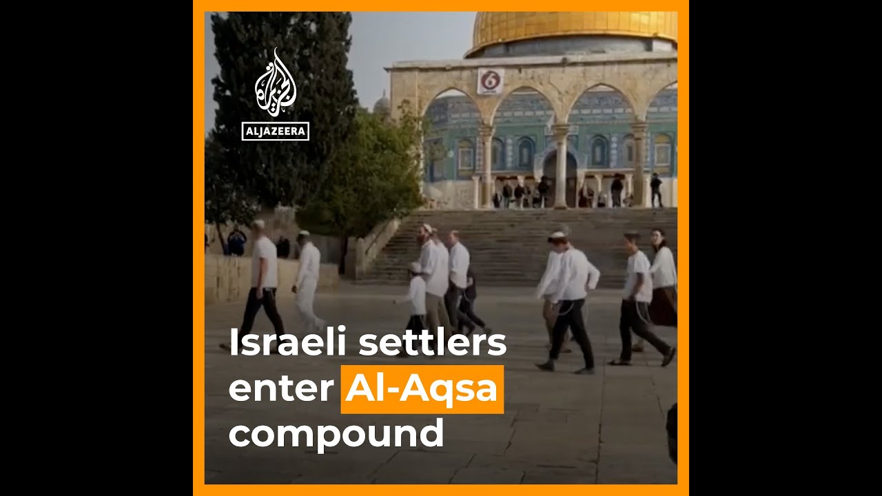 مستوطنون إسرائيليون يدخلون باحة المسجد الأقصى وسط توترات شديدة | قناة الجزيرة الإخبارية