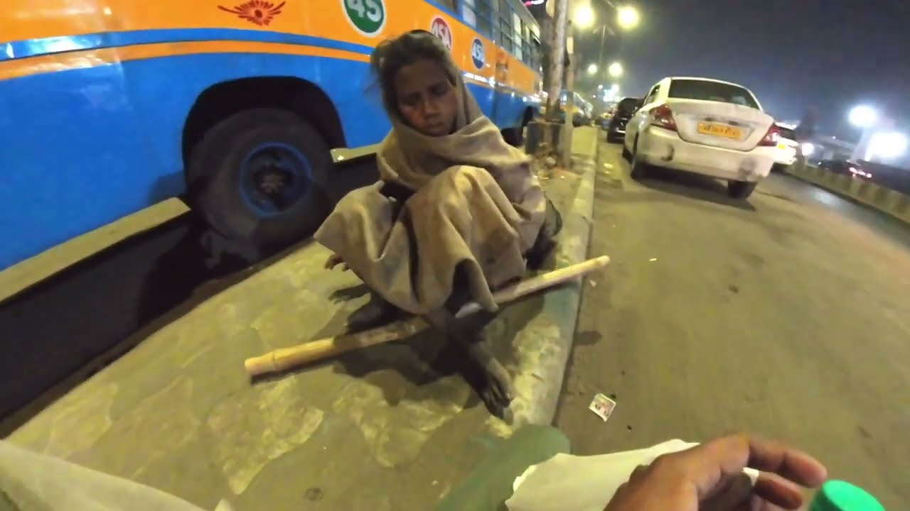 ইনি বেঁচে আছেন কি করে? খাবার তো নিচ্ছেনা। @ImuAashram 