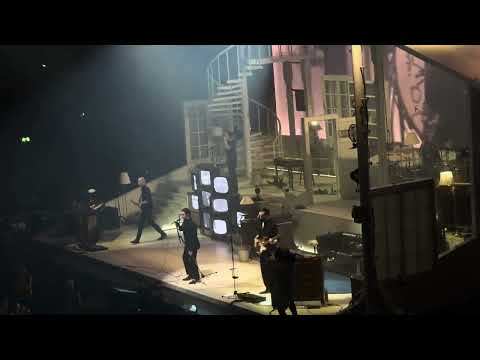 Putar If You're Too Shy (Let Me Know) (Live From The AO Arena, Manchester, 17.02.24) - The 1975