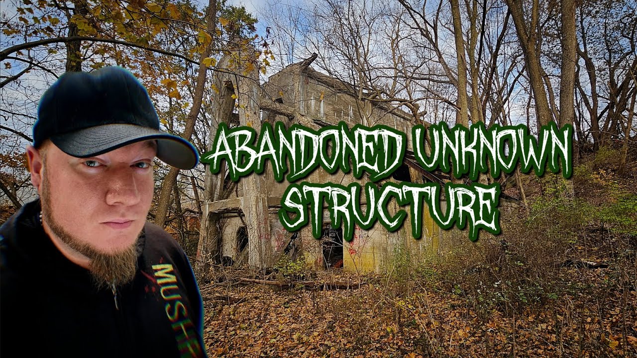 Urban Exploring an UNKNOWN Abandoned Structure 