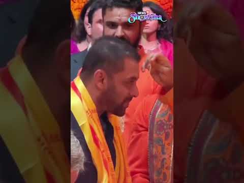 Salman Khan Seeks Lord Ganesha S Blessings At Ambani Ganesh Darshan Ganesh Chaturthi 2023 N18S 