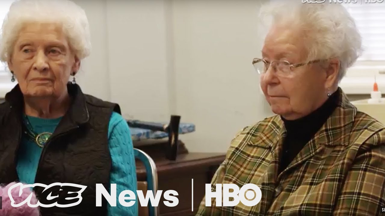 Alabama seniors say Roy Moore’s alleged actions were normal back then (HBO)