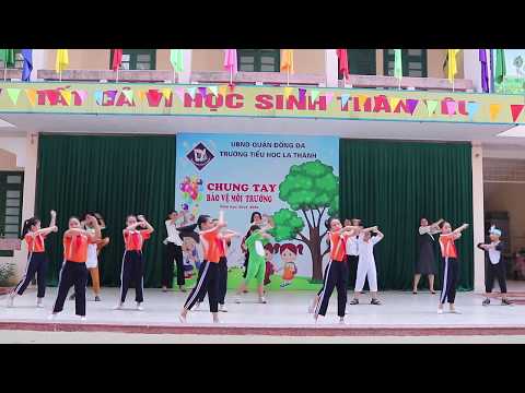 Video Nhảy Dân Vũ | flashmob | Chiến Binh Xanh Bảo Vệ Môi... - YouTube
