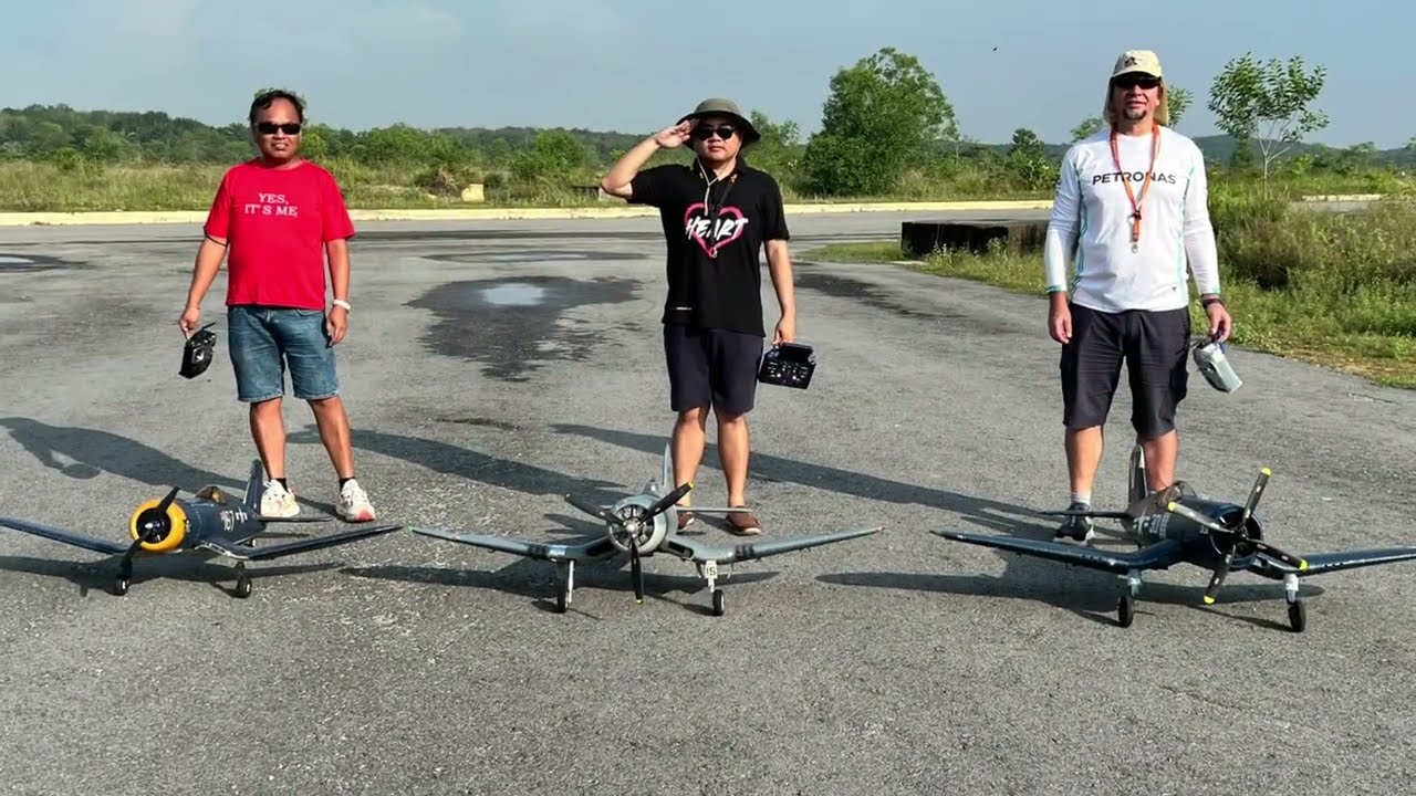 Flying 3 corsair in formation with Rc mates (LX model, FMS models, Flightline)