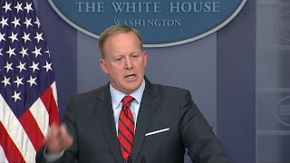 US - Press Secretary Spicer apologizes for Hitler/Assad comparison gaffe on chemical weapons