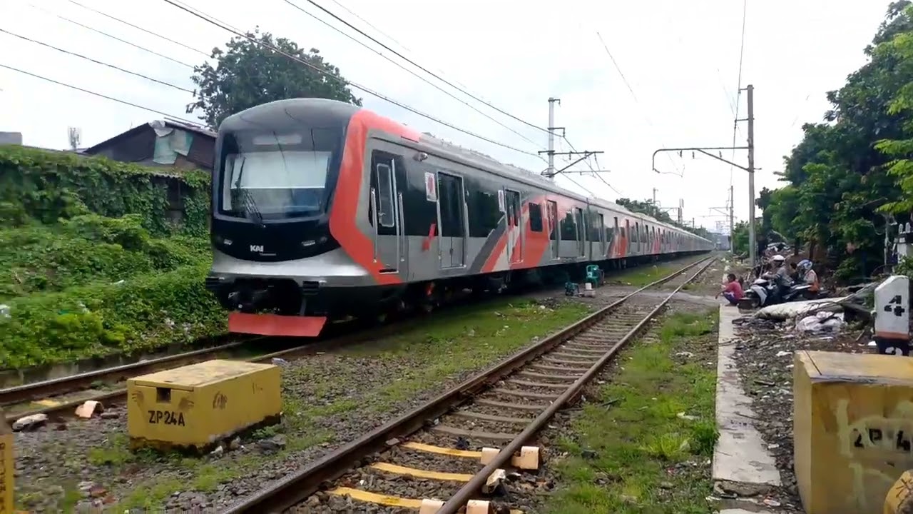  KRL tujuan akhir stasiun bekasi via Manggarai dan tujuan akhir stasiun Cikarang via kampung Bandan 