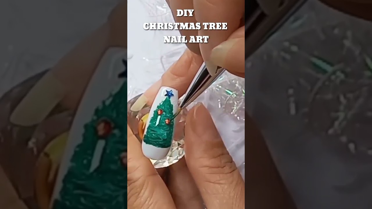 Easy DIY Christmas Tree Nail Art At Home | Xmas Nails 