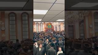 Friday Night Tish With Satmar Rebbe Reb Aaron In Boro Park Filmed By A Non Jew טיש בחצהק סאטמאר