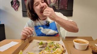 Pizzabirria Mukbang | Giant Birria Pizza &amp; Consomé Dip (Albuquerque Food Review)