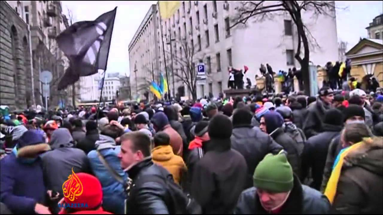 Ukraine protesters leave Kiev's city hall