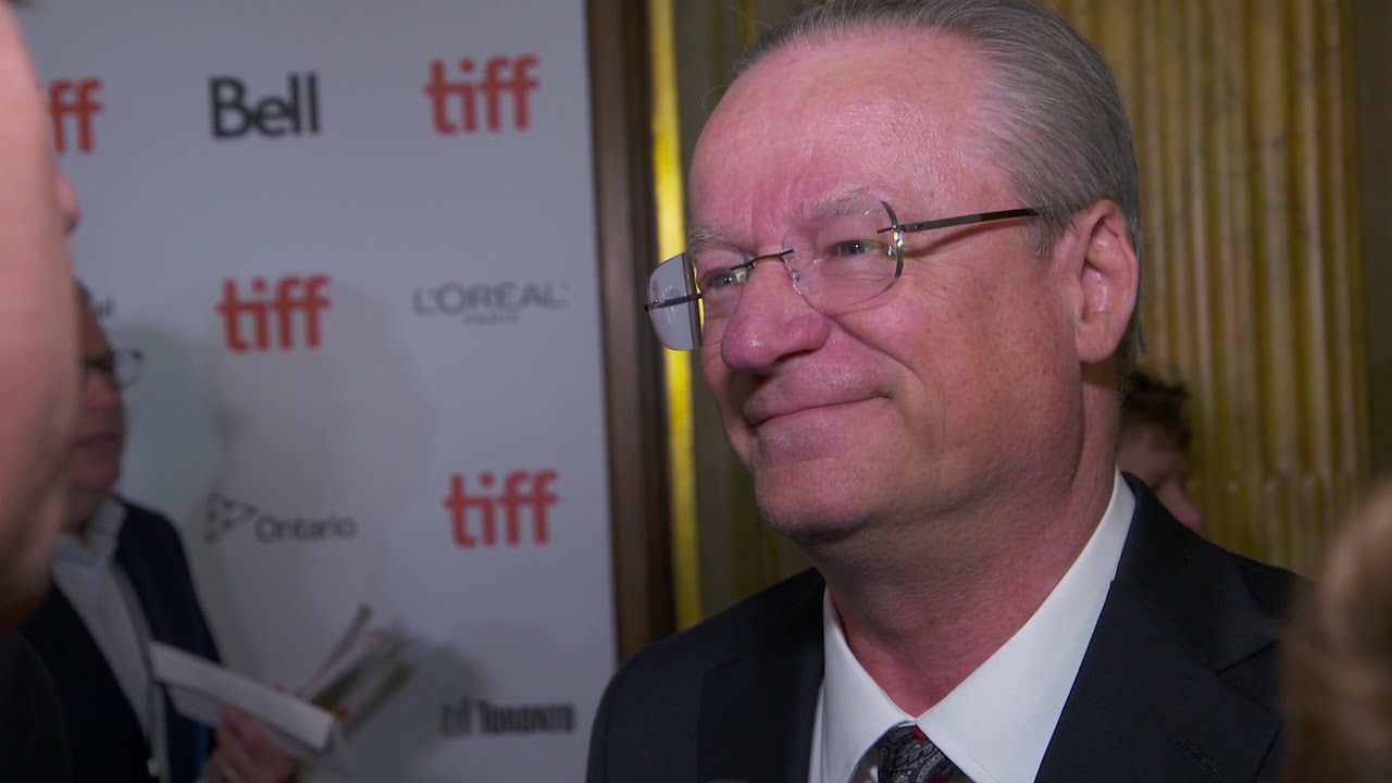 First Man TIFF Red Carpet - Itw James R  Hansen (official video)