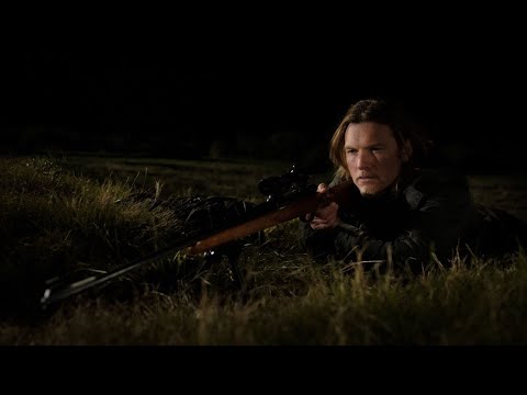 يحاول جندي سابق في القوات الخاصة تنفيذ عملية سرية ضد عصابة إجرامية لانقاذ ابنه