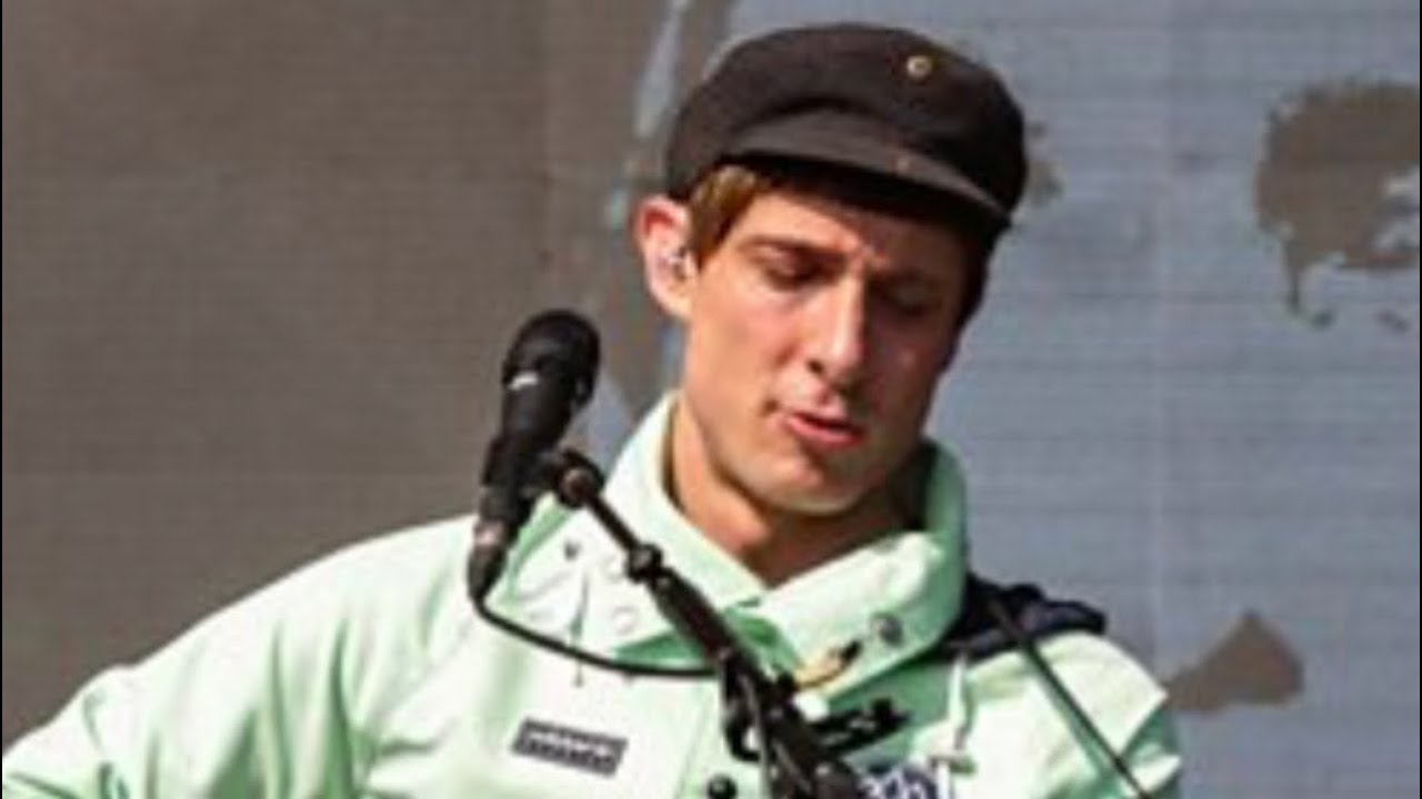 Gerry Cinnamon - Ghost ( Live ) auf YouTube ansehen Gerry Cinnamon - Ghost ( Live ) auf YouTube ansehen