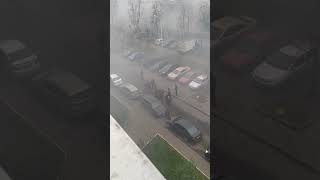 Силовики избивают человека после взрыва светошумовой гранаты в Минске - 15.11.2020