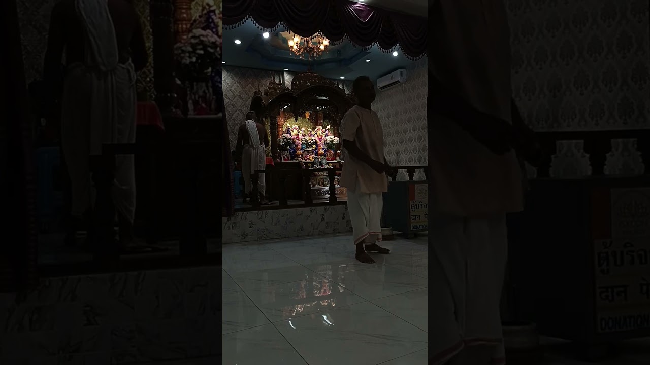 Sandhya Aarti at ISKCON | Harinam Sankirtan 🙏✨#ISKCON#SandhyaAarti#EveningAarti#HarinamSankirtan