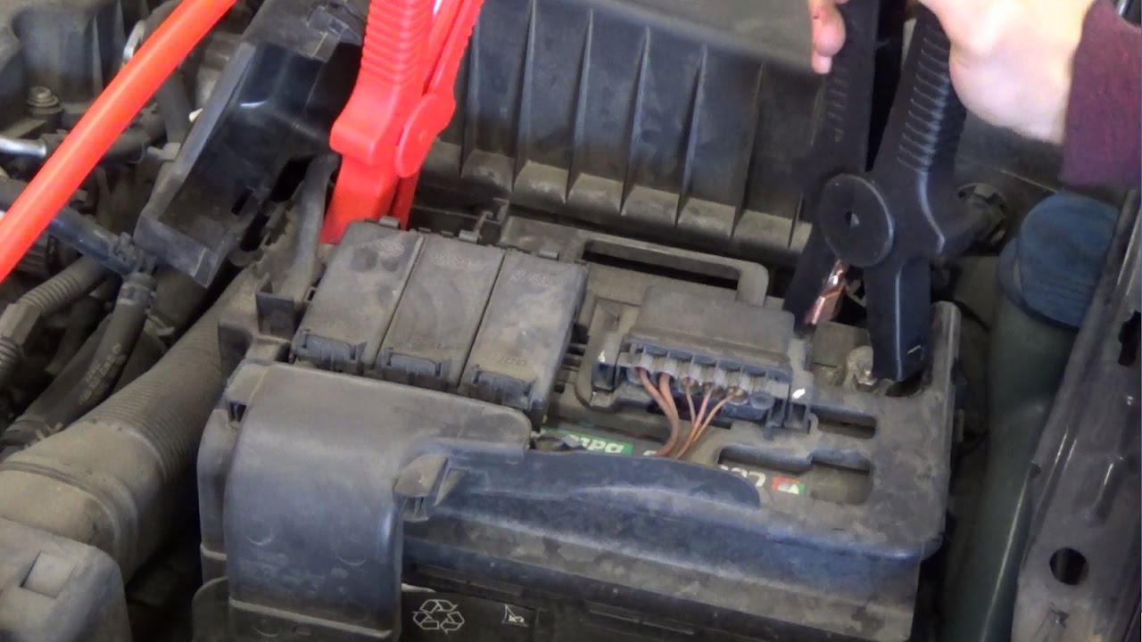Poner las pinzas a la batería del coche - Mecánica Rápida Camaretas
