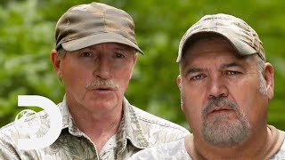 Mark & Huck Hunt Down Trespasser Threatening Their Entire Season | Moonshiners