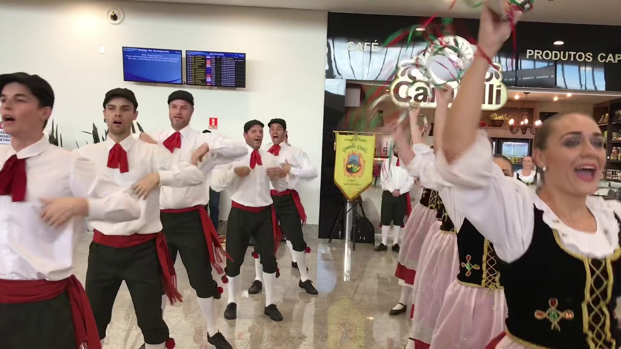 Granello Giallo e a tradicional dança italiana!