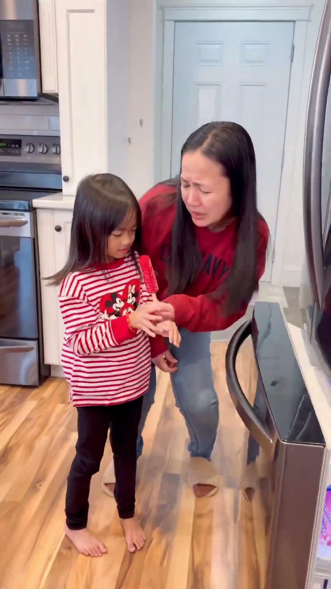 Kid hand stuck in fridge ???❤️??