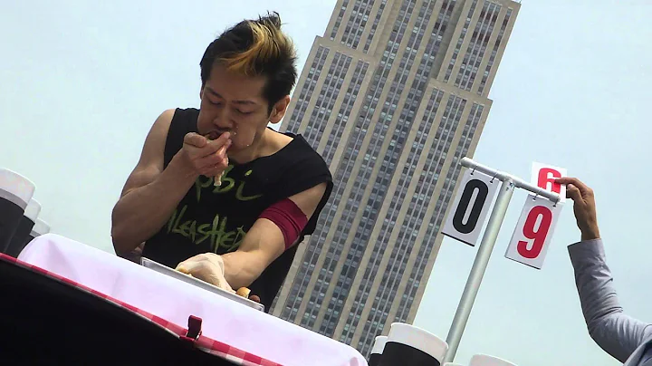 Tokuro Kobayashi eats 69 Nathan's Hotdogs in 10 Mi...