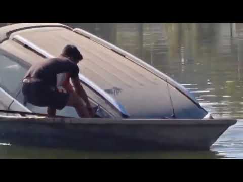 Heroic Boatman Saves SUV Driver After Vehicle Plunges Into Pond in Pilibhit | VIRAL