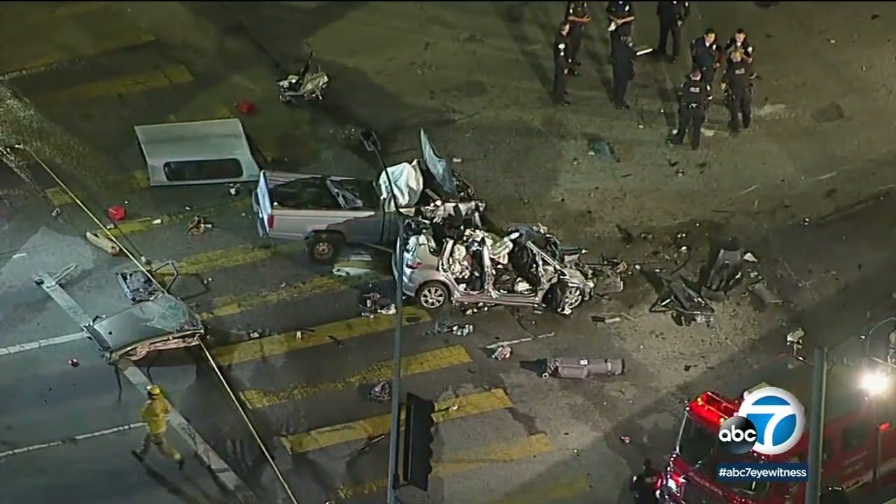 2 killed in fiery multi-vehicle crash in Wilmington | ABC7 - YouTube