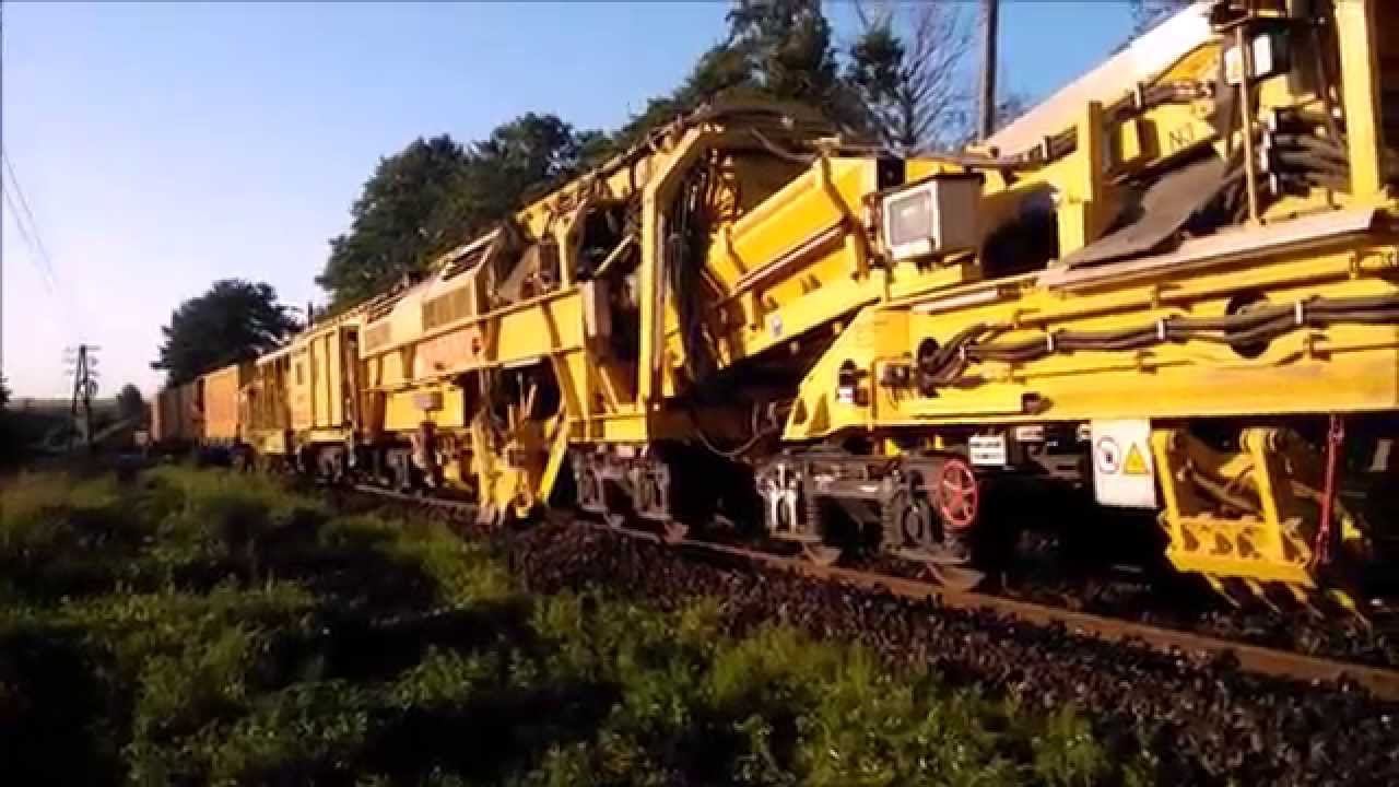 Plasser Theurer RM 900 VB z wagonami MFS 100