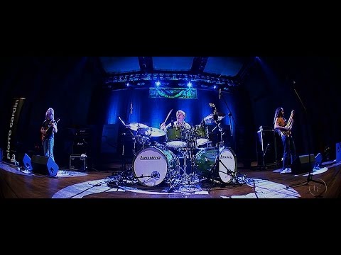 Drumfest 2013 trailer auf YouTube ansehen Drumfest 2013 trailer auf YouTube ansehen