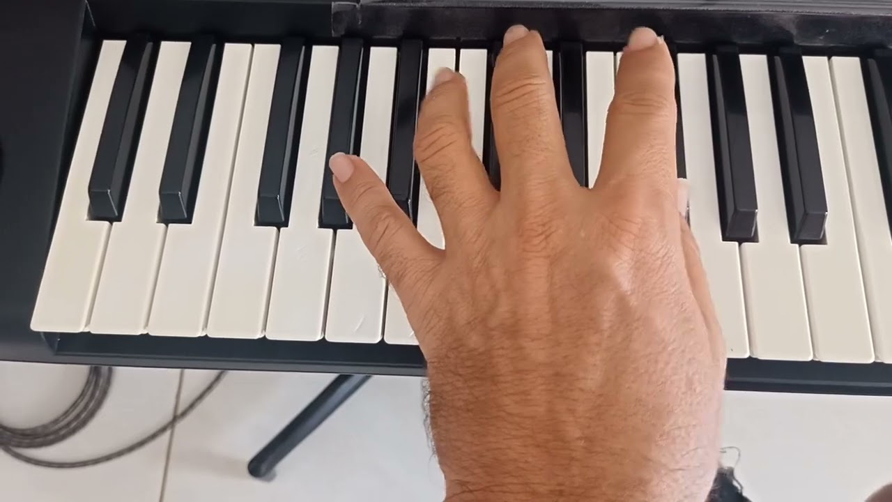 Vídeo Aula No Teclado Da Música Com Você No Coração 