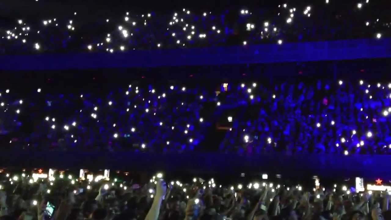 Mobile phone lights at Alicia Keys concert Amsterdam YouTube