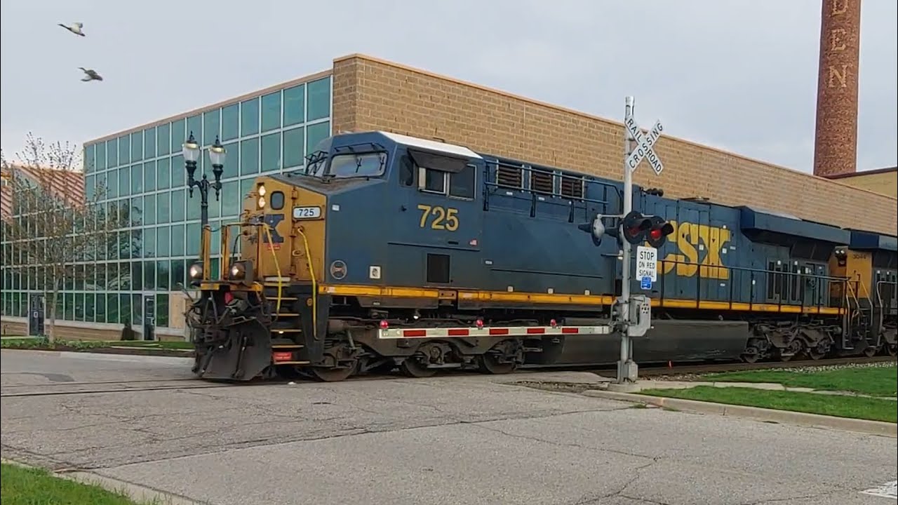 April 24th, 2023 Train: CSX L302 with 2 CSX. 725 + 3044 - YouTube