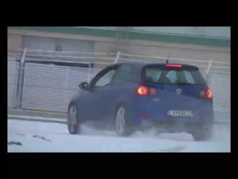 VW R32 snow Drift with One arm - YouTube