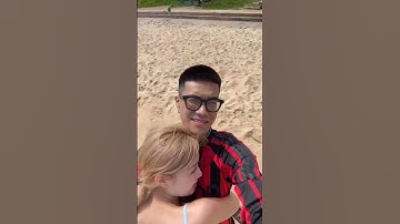 Khi người yêu bạn muốn ôm ngoài biển#shorts