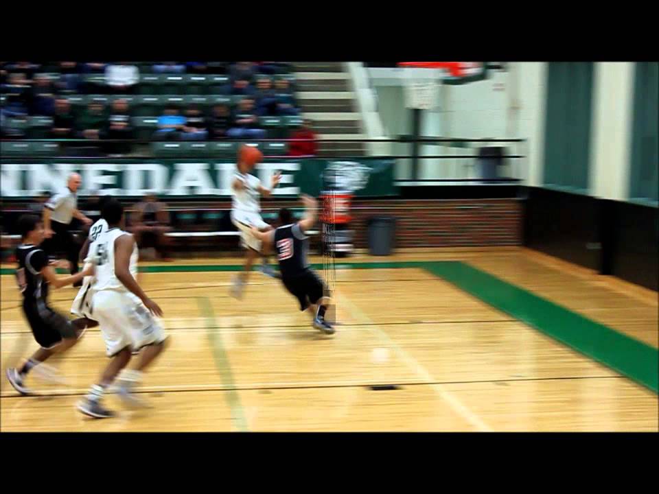Kennedale Wildcats VJ Hughes dunks on Diamond Hill