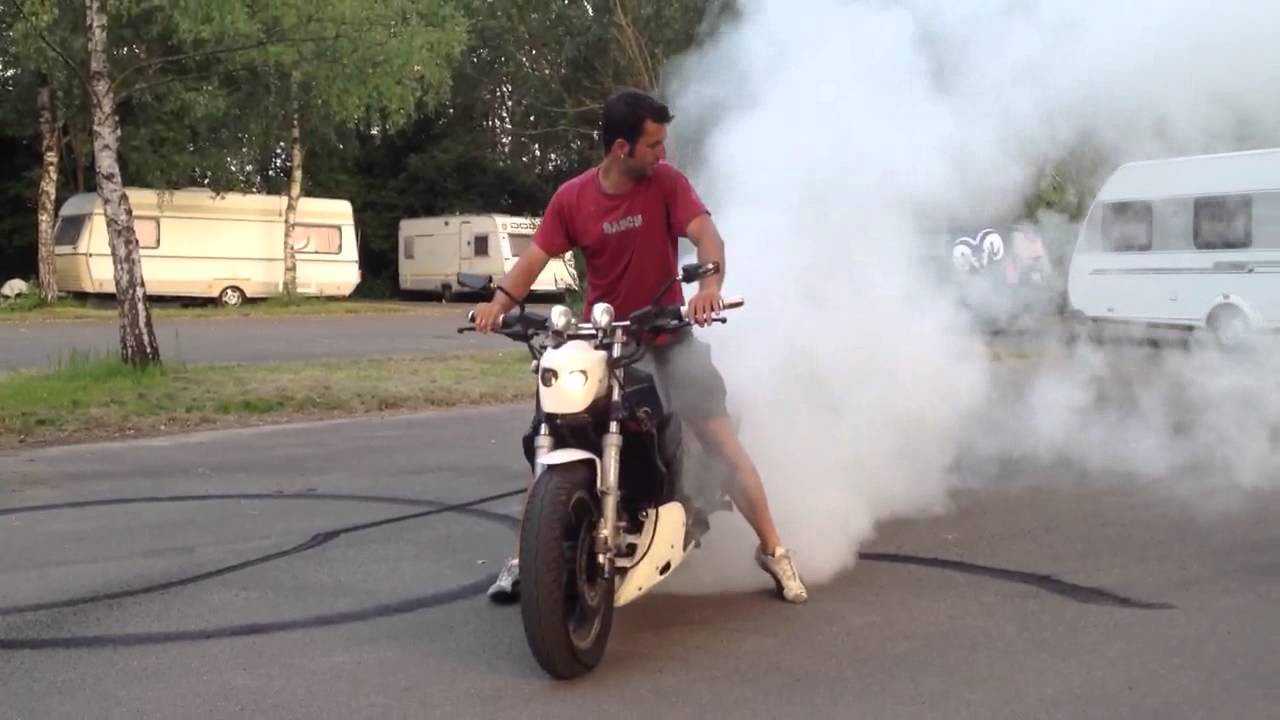 Motorrad Burnout Teil 2