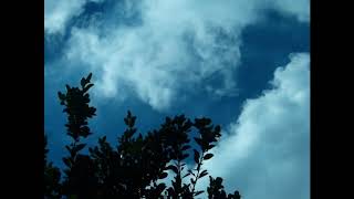 Blue sky - Passing clouds - Relaxing music - free footage screenshot 4
