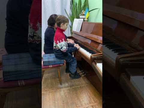 Українська народна пісня Ой у вишневому садочку виконує Кравець Максим