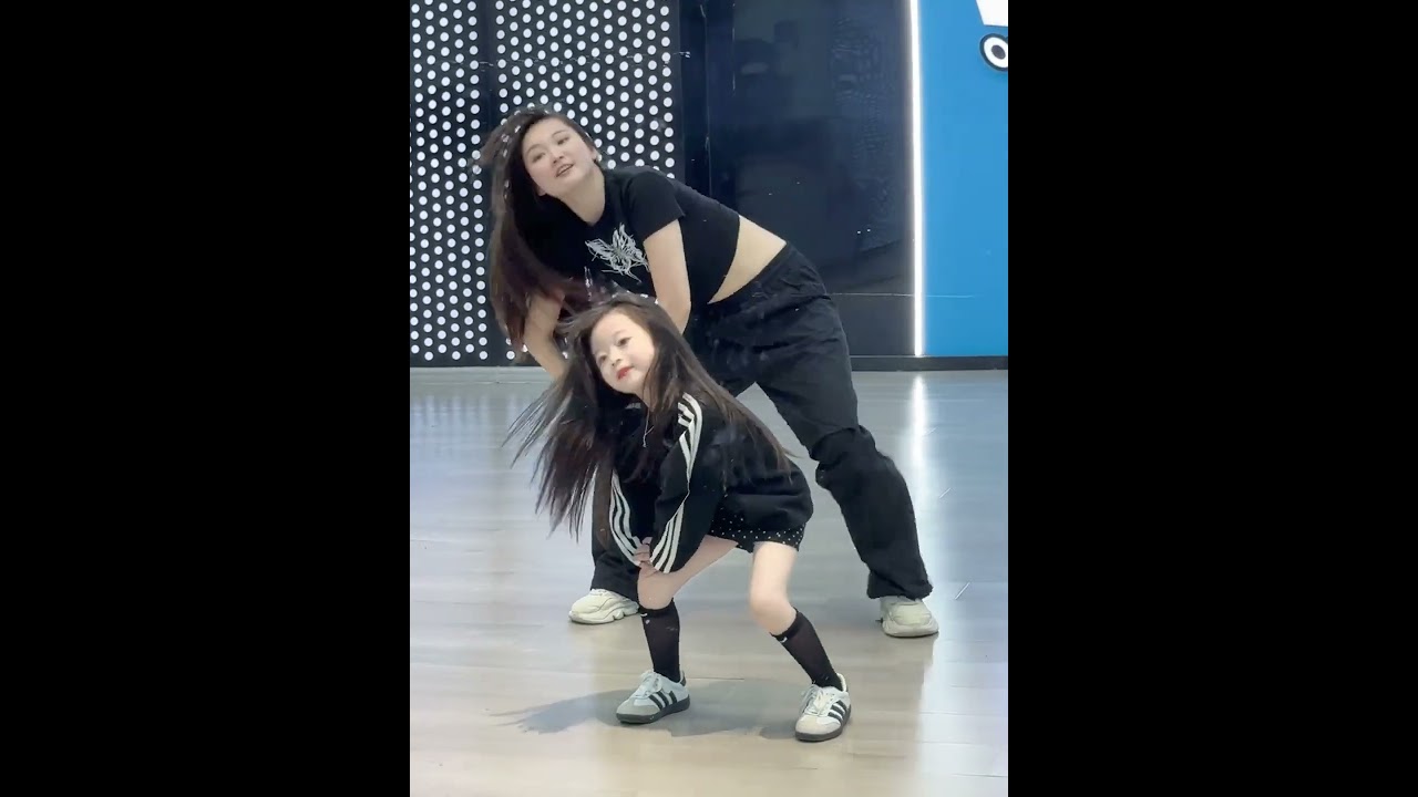 Cute baby jazz dance 